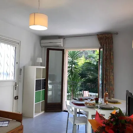 Avec Jardin, Parking Et Clim - Fr-1-226a-182 *